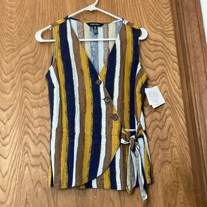 Ellen Tracy NWT size small sleeveless pretty  blouse excellent condition